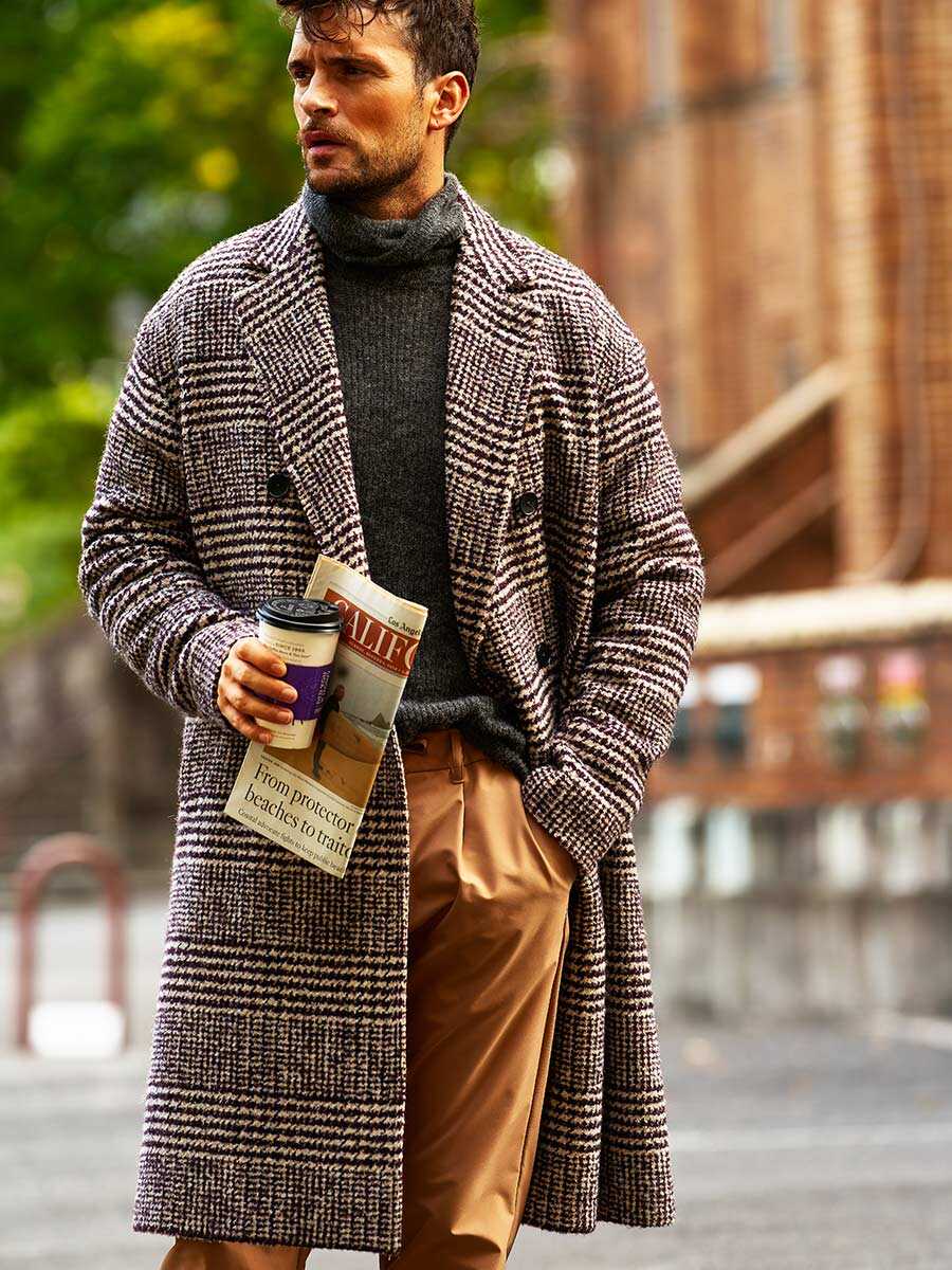 大人の貫禄とは裏腹に、ふわ軽な〈ヘルノ〉のコート！ | Fashion